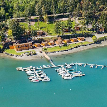 Snug Harbor Resort And Marina Фрайдей Харбър Екстериор снимка