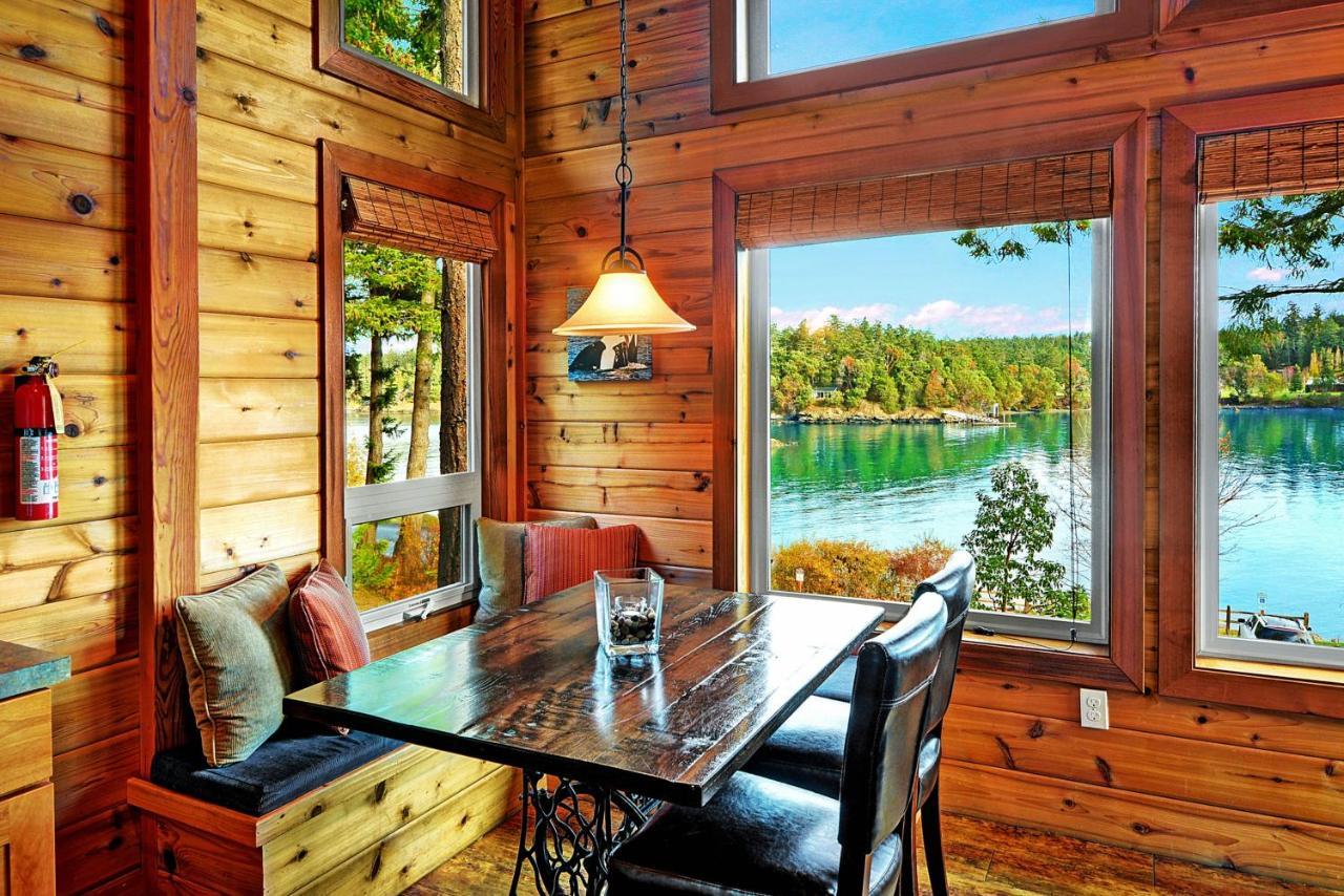 Snug Harbor Resort And Marina Фрайдей Харбър Екстериор снимка